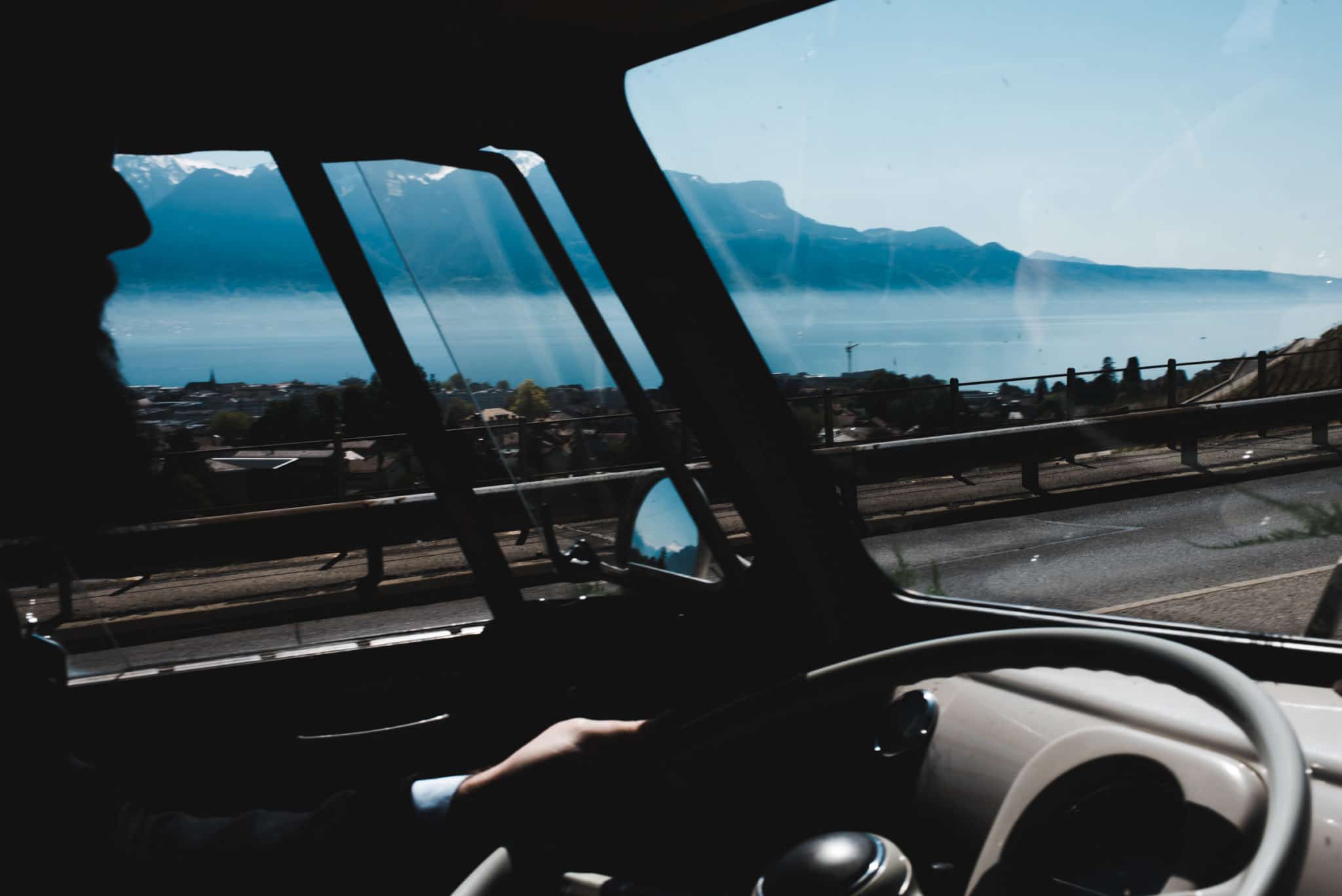 Magnifique vue sur la Riviera vaudoise et Lavaux depuis le bus VW des mariés