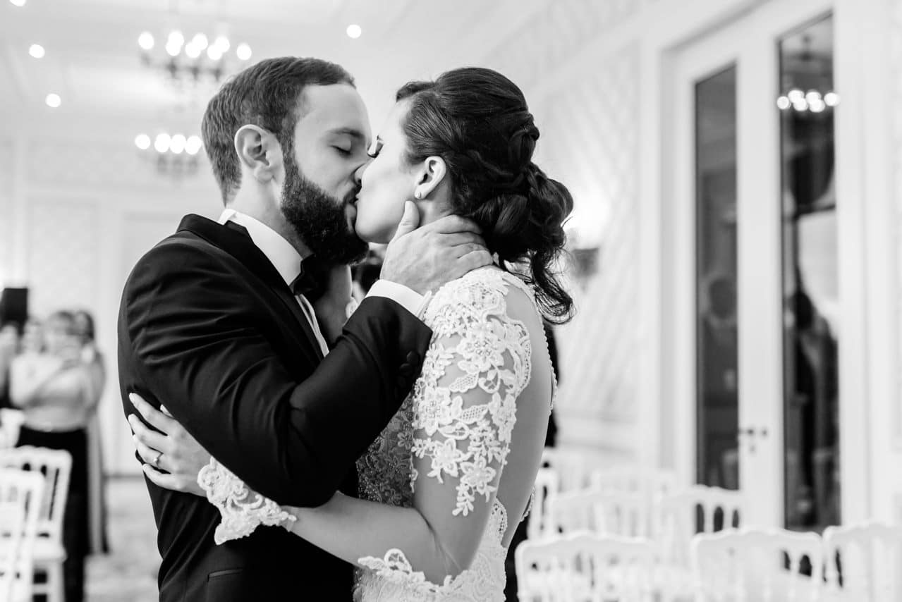 Vive émotion lors du baiser des mariés