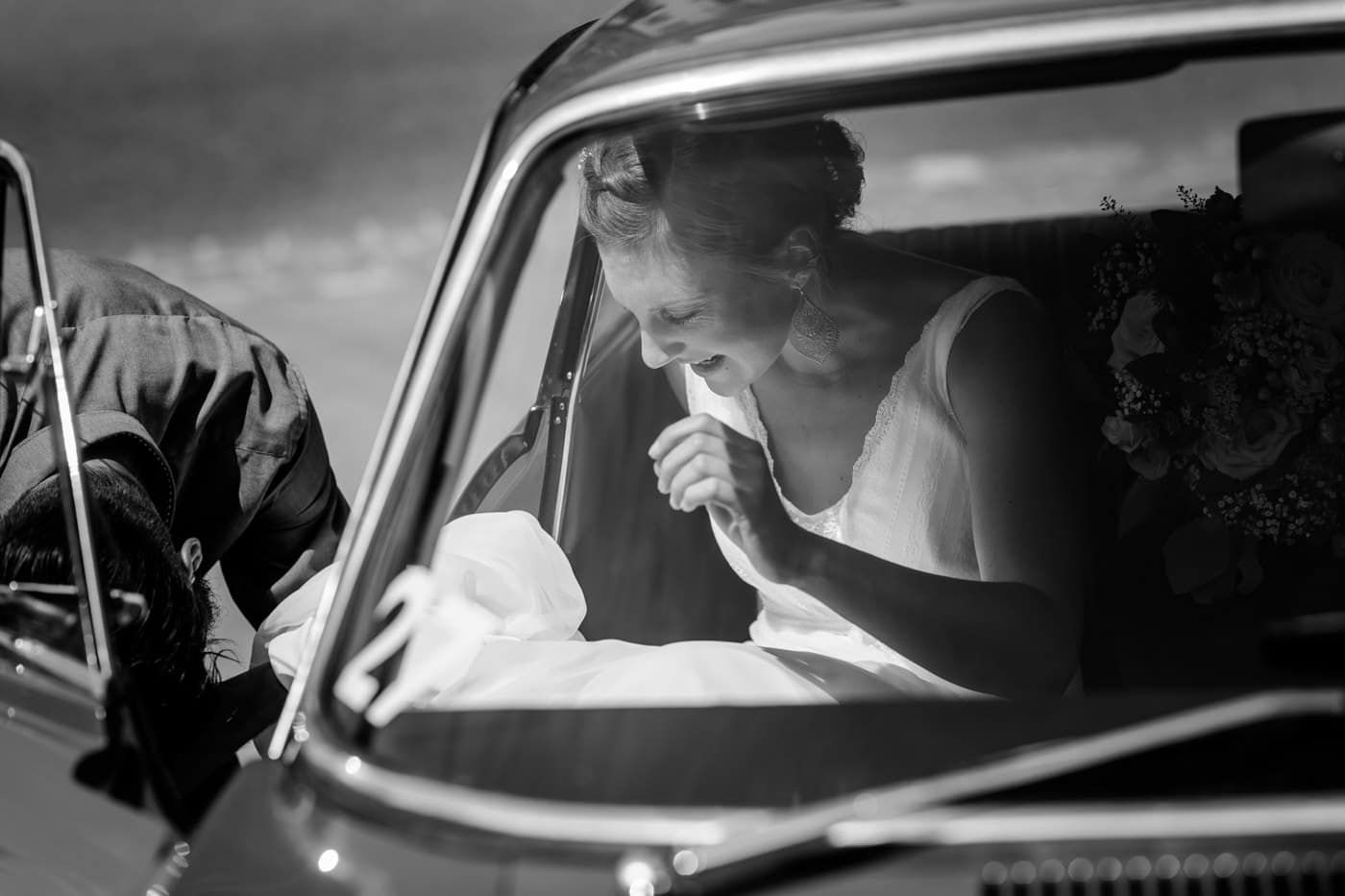 La mariée arrive à l'état civil de Bulle en Alfa Romeo