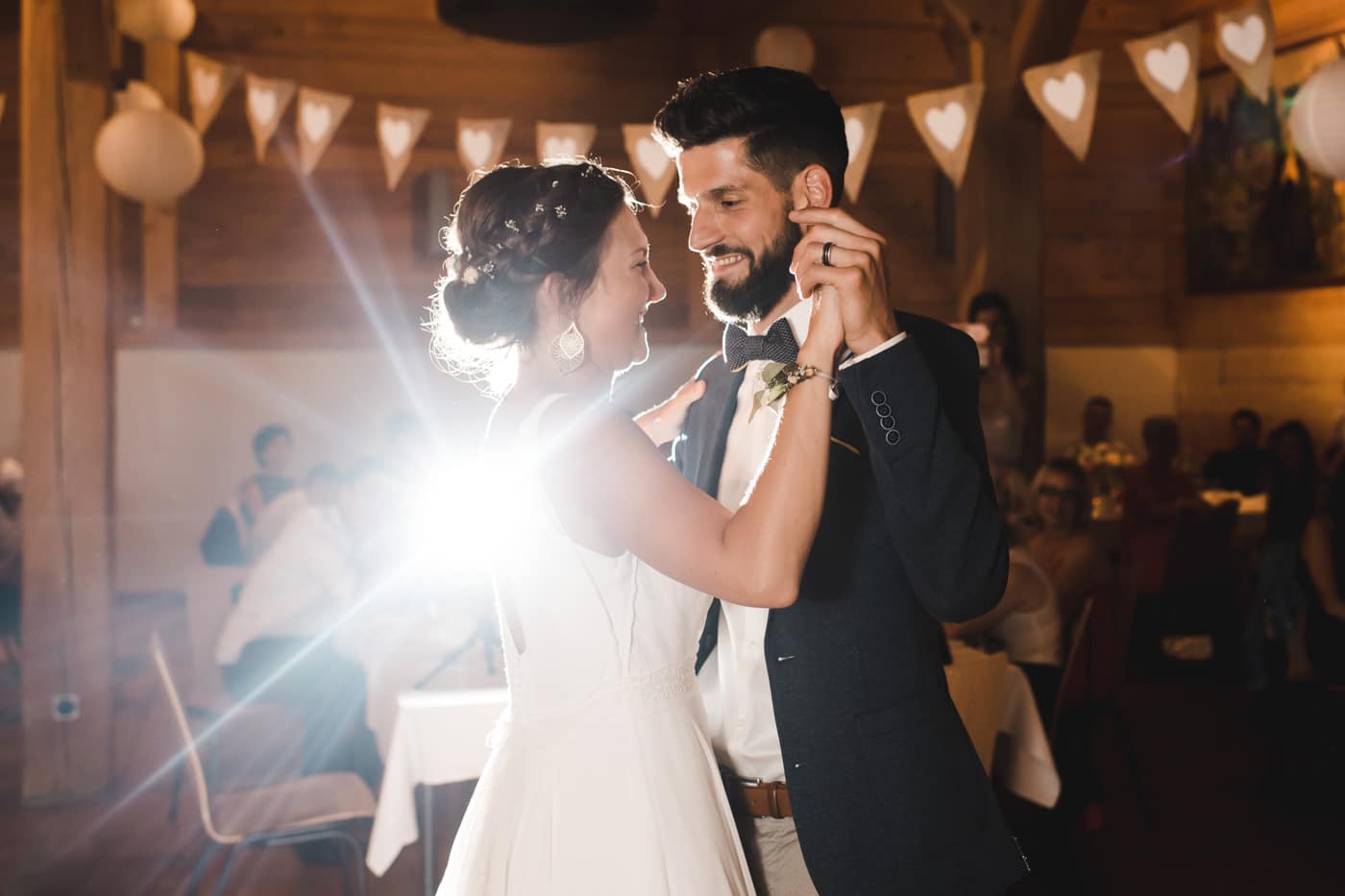 Les mariés ouvrent le bal de mariage aux Colombettes, à Vaulruz