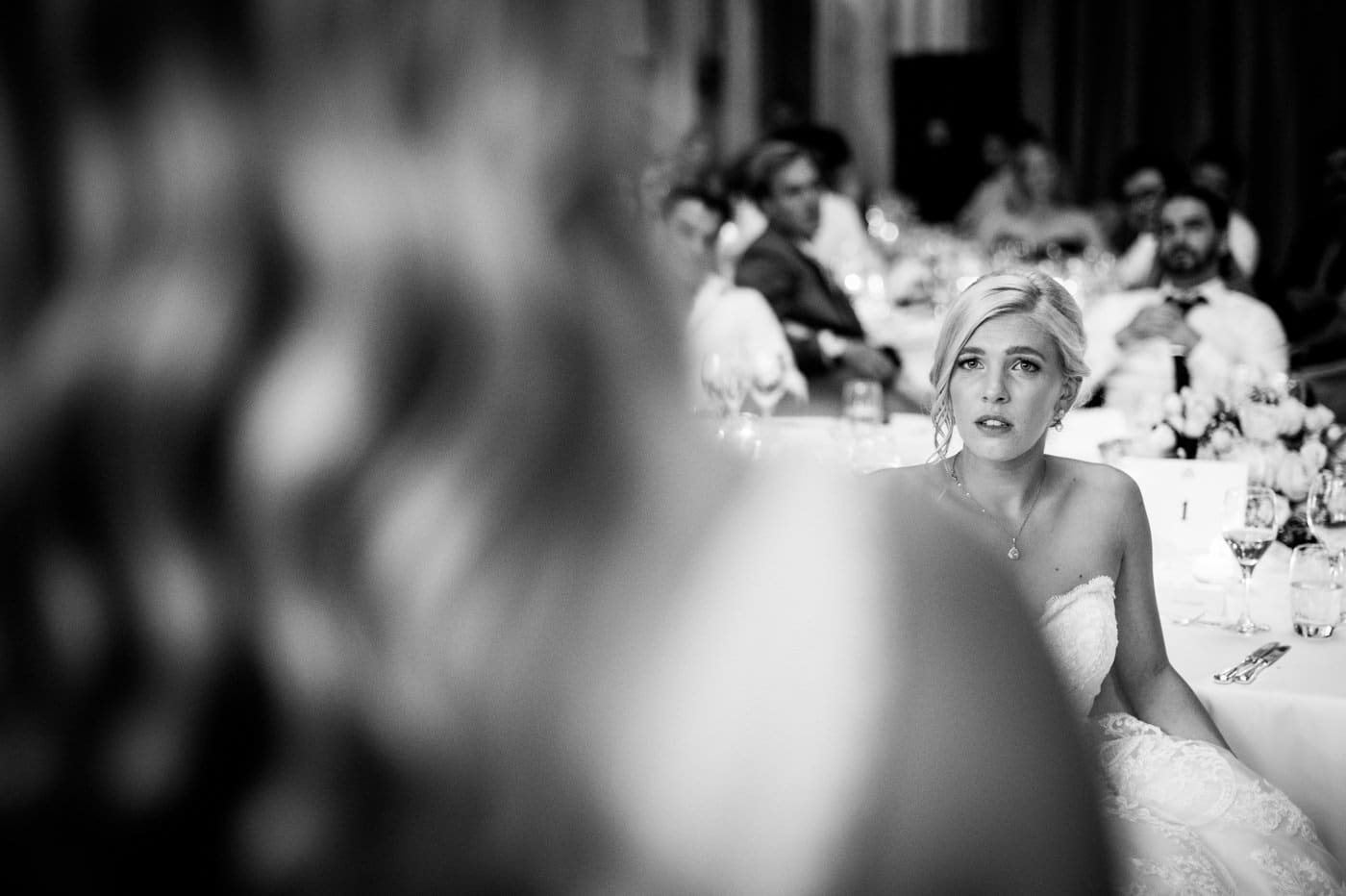 La mariée attentive