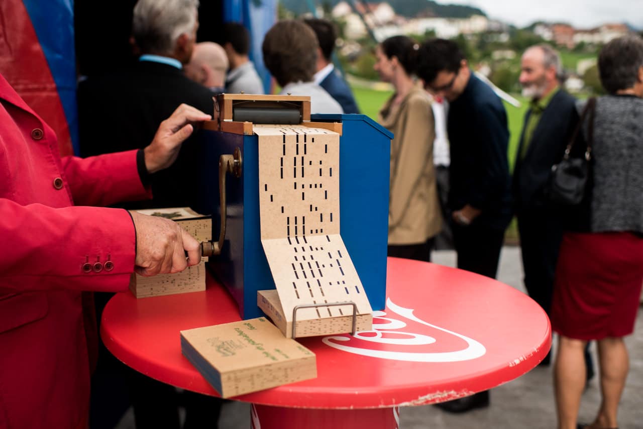 Une machine à musique lors du mariage dans le cirque Une machine à musique lors du mariage dans le cirque en Gruyère