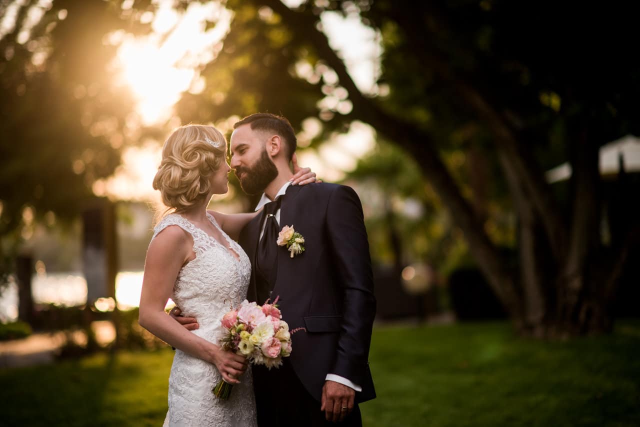 Shooting de couple dans les jardins de la Grande Riedera