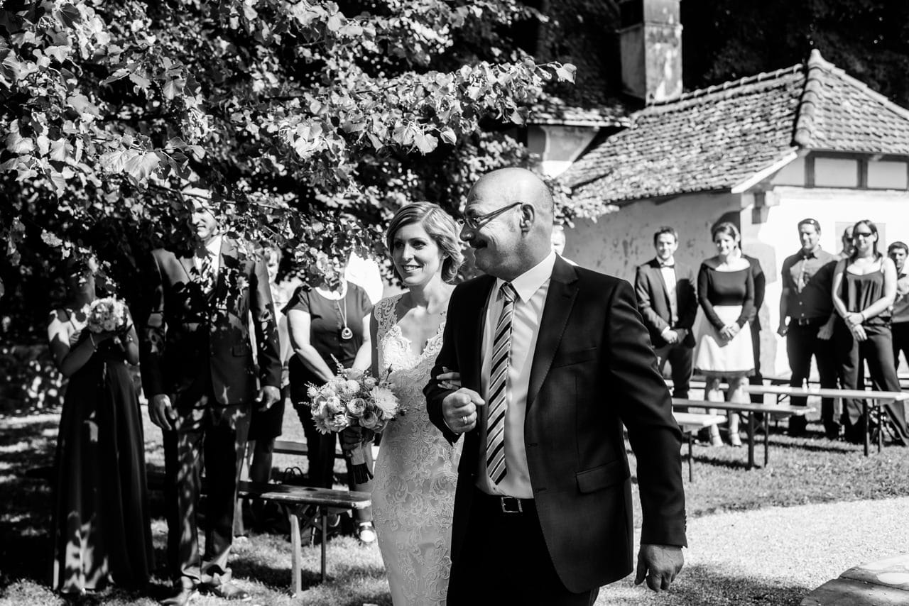 La mariée arrive à la Grande Riedera