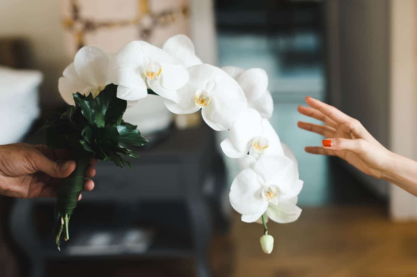 En Montage à Gstaad Et à L’hôtel Bellevue Décoration florale en vue de la cérémonie de mariage