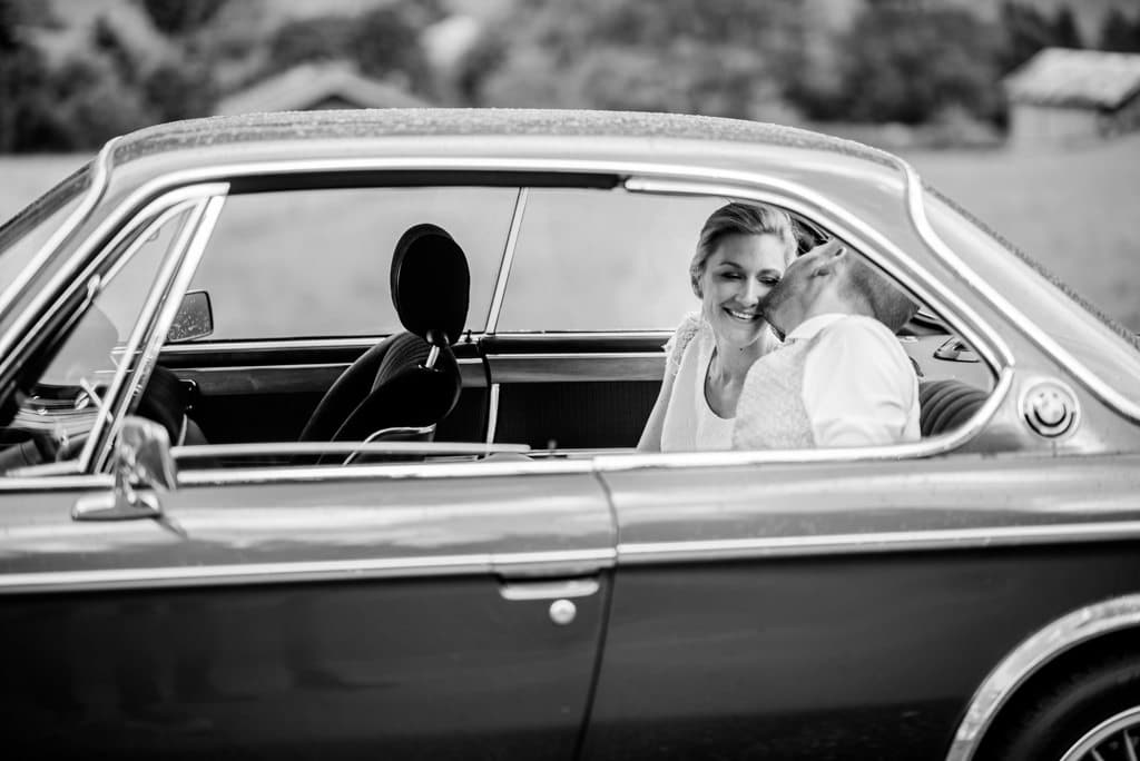 Un baiser dans la voiture