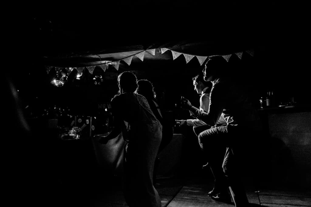 Jeu d'ombre et de lumière sur la piste de danse