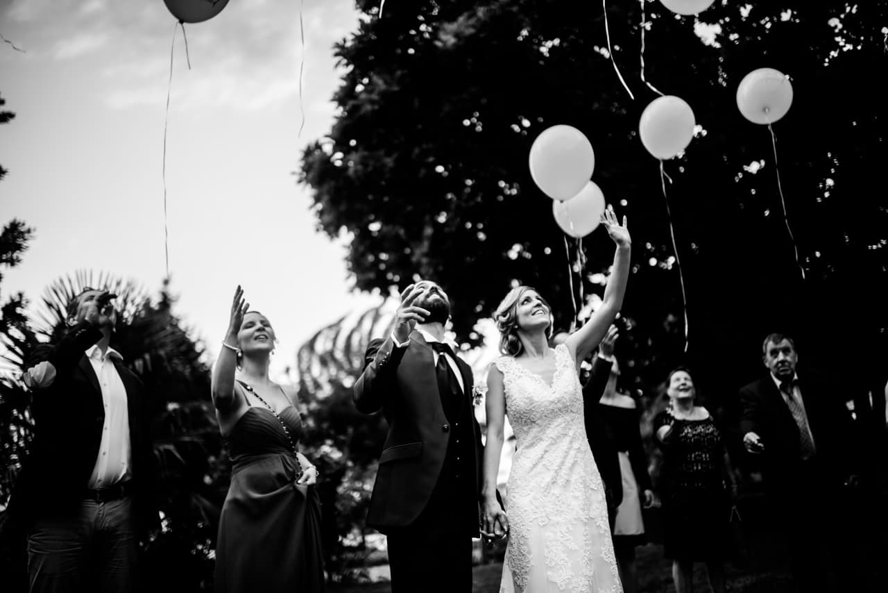 Lâcher de ballons au bord du lac Lâcher de ballons au bord du lac