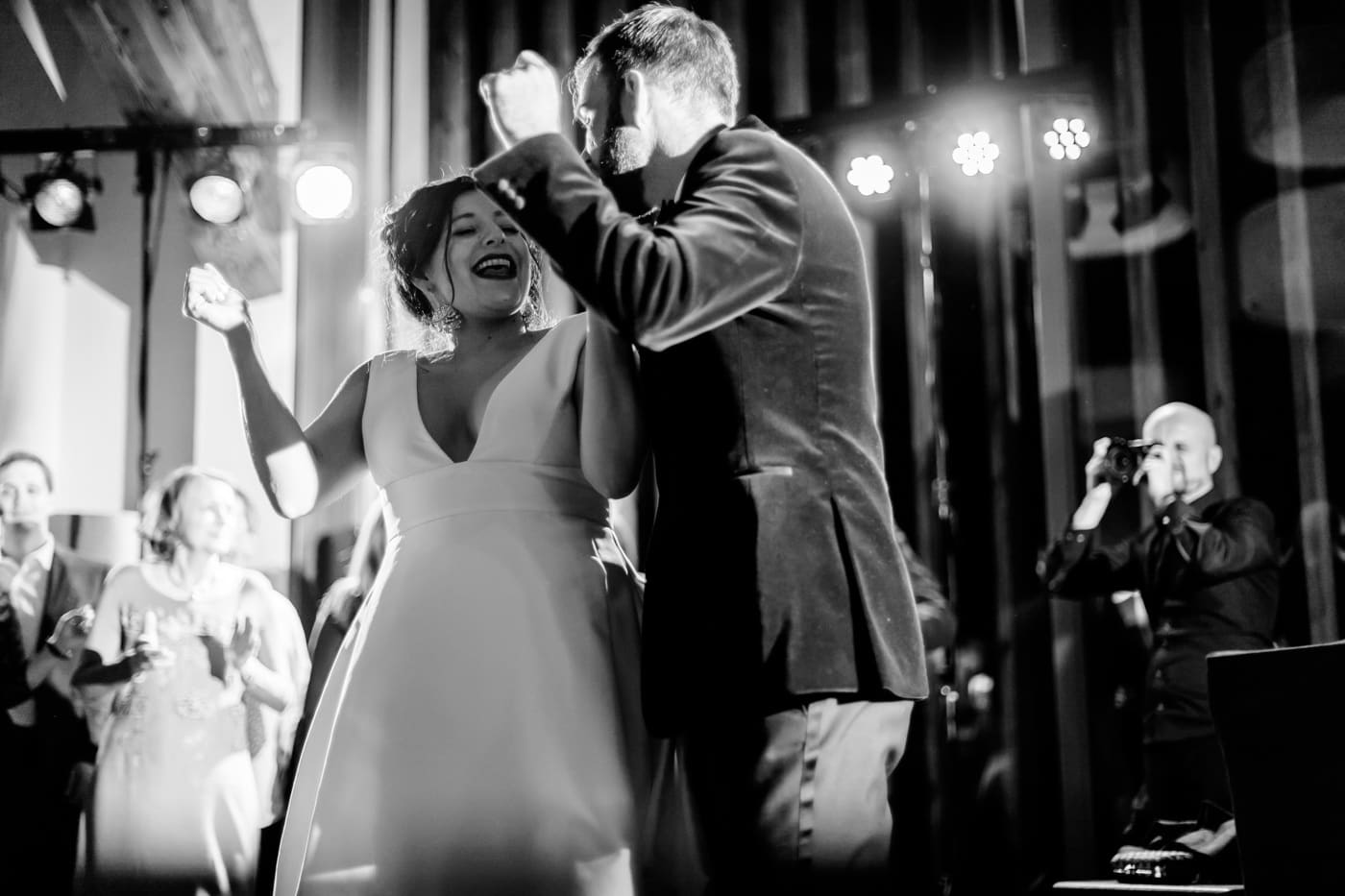 Maiensässhotel à Guarda Val Dans Les Grisons Complicité des mariés sur la piste de danse