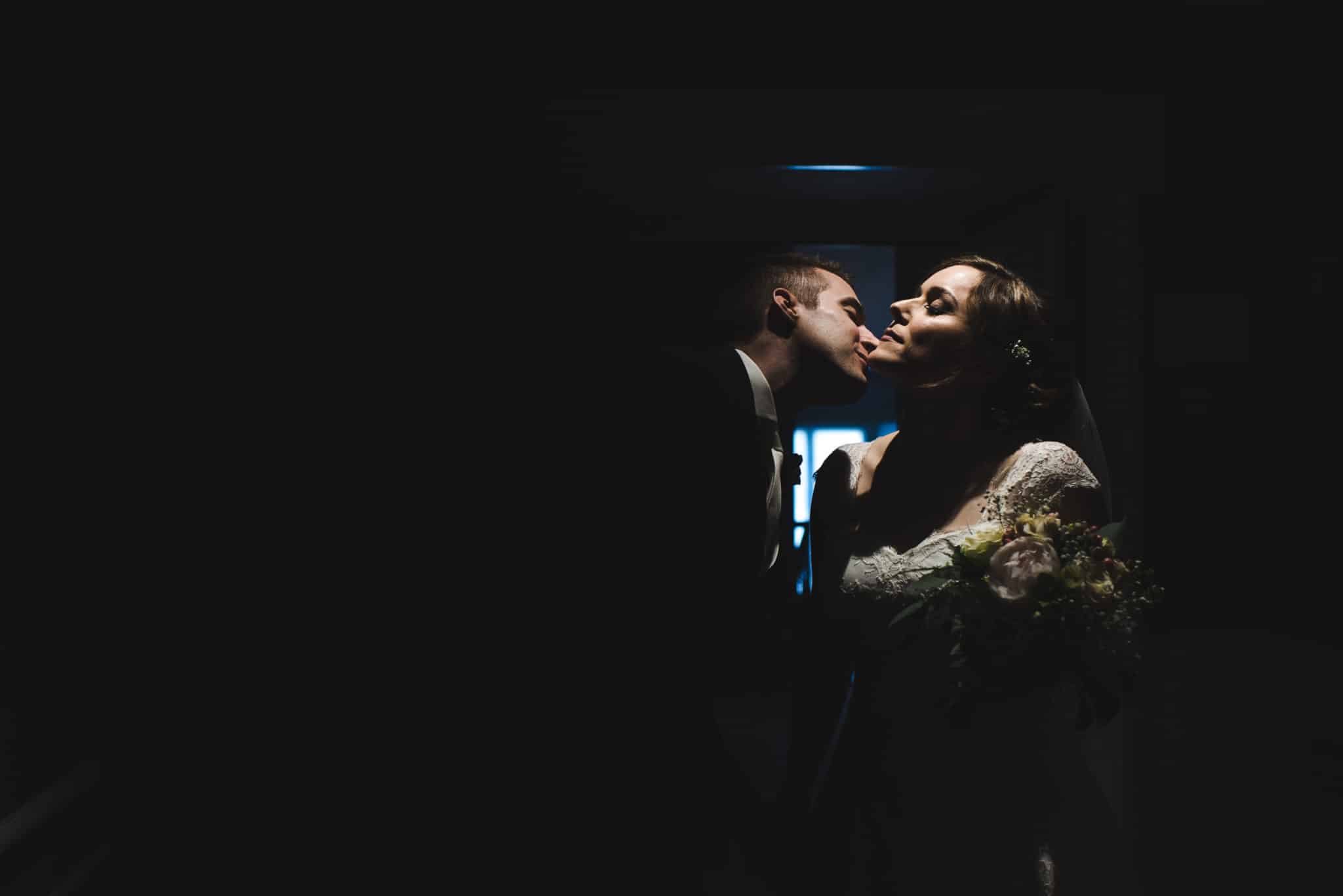 Premier bisou pour les mariés